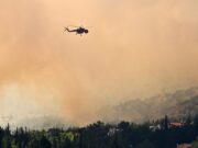 Φωτιά στο Ποικίλο Όρος: Εκκένωση Αφαίας, Άνω Δάσους Χαϊδαρίου και του ιδρύματος «Δαφνί»