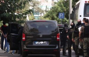Marfin: Απολογούνται οι δύο 42χρονοι – «Δεν υπάρχει ταυτοποίηση» λένε οι δικηγόροι τους