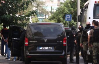 Marfin: Απολογούνται οι δύο 42χρονοι – «Δεν υπάρχει ταυτοποίηση» λένε οι δικηγόροι τους