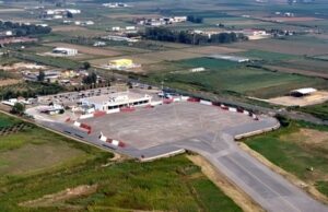 Φεύγουν και ξεπουλάνε τα πάντα – Στην FRAPORT και το αεροδρόμιο Καλαμάτας – Αφήνουν καμένη γη πίσω όπως οι κατακτητές στην κατοχή
