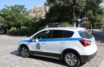 Ακρόπολη: Άνδρας με μαχαίρι τραυμάτισε δύο Αμερικανούς τουρίστες