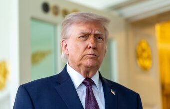 Νew York Times: Πώς ο Τραμπ απέτυχε να διασφαλίσει τα Στενά του Ορμούζ στη συμφωνία του με το Ιράν