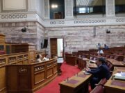 Στον «κουβά» το ασυμβίβαστο