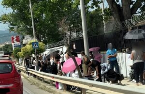 Άρωμα ελευθερίας και στην Κοζάνη – Εκατοντάδες περήφανοι Μακεδόνες αρνούνται να παραλάβουν τη νέα ψηφιακή ταυτότητα του Μητσοτάκη – Ουρές έξω από το αστυνομικό τμήμα της περιοχής για την έκδοση διαβατηρίου