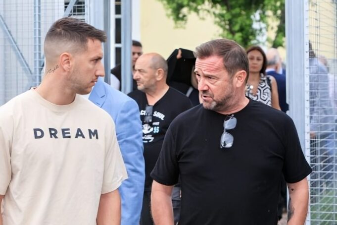 Τέμπη: «Με εσένα θα ασχολούμαι;» – Ένταση Πλακιά-Καρυστιανού στη δίκη