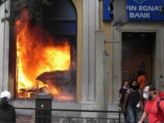 Δύο συλλήψεις για τον εμπρησμό της τράπεζας Marfin που συνέβη πριν 16 χρόνια – Για να σώσει τα ποσοστά που έπιασαν πάτο ο Μητσοτάκης είναι ικανός να ξεθάψει και τους δολοφόνους του Καποδίστρια