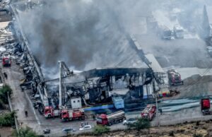 Από τη ΓΑΔΑ στην Ευελπίδων οι δύο κατηγορούμενοι για την καταστροφική φωτιά στον Ασπρόπυργο