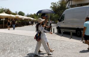 Σε κλοιό καύσωνα η χώρα: Ξεπέρασε τους 41 βαθμούς ο υδράργυρος – Πότε αναμένεται αποκλιμάκωση