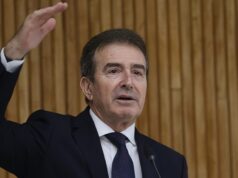 «Χάδια» Χρυσοχοΐδη στους αστυνομικούς για τη δολοφονία του Θοδωρή στο Άργος- Παίζει το χαρτί της 17Ν