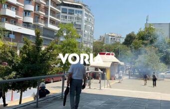 Θεσσαλονίκη: Ένταση στα δικαστήρια για την υπόθεση της Βάγιας Νέστορα – Η ΕΛΑΣ απομάκρυνε συγκεντρωμένους με κρότου λάμψης