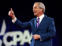 Βρετανία: Το Reform UK σχεδιάζει να βάλει λουκέτο σε εταιρείες που απασχολούν παράνομους μετανάστες