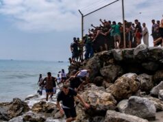 Θέουτα: Το χρονικό μιας προμελετημένης κρίσης – Πώς οργανώθηκαν 50.000 άνθρωποι μέσω social media