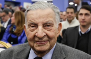 Δεν έχουν ούτε Θεό, ούτε Αλλάχ – Υπάλληλος υπουργείου «άρπαξε» μίζα ύψους 3.000 ευρώ για να «κατευθύνει» την κηδεία του Βαρβιτσιώτη σε συγκεκριμένο γραφείο τελετών