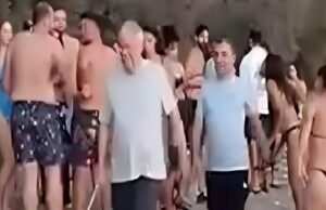 Ο Τασούλας διασκεδάζει σε beach bar της Σύρου την ώρα που η Ελλάδα γίνεται στάχτη – Το παιδί του κομματικού σωλήνα που εκβίαζε εργολάβο για να του πάρει μίζα στην Κηφισιά δεν έχει καμία αίσθηση της κατάστασης