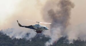 Σύγκρουση ελικοπτέρων στην Ψάθα: Στο μικροσκόπιο οι επικοινωνίες – Καταθέτουν ο χειριστής και ο Έλληνας σύνδεσμος